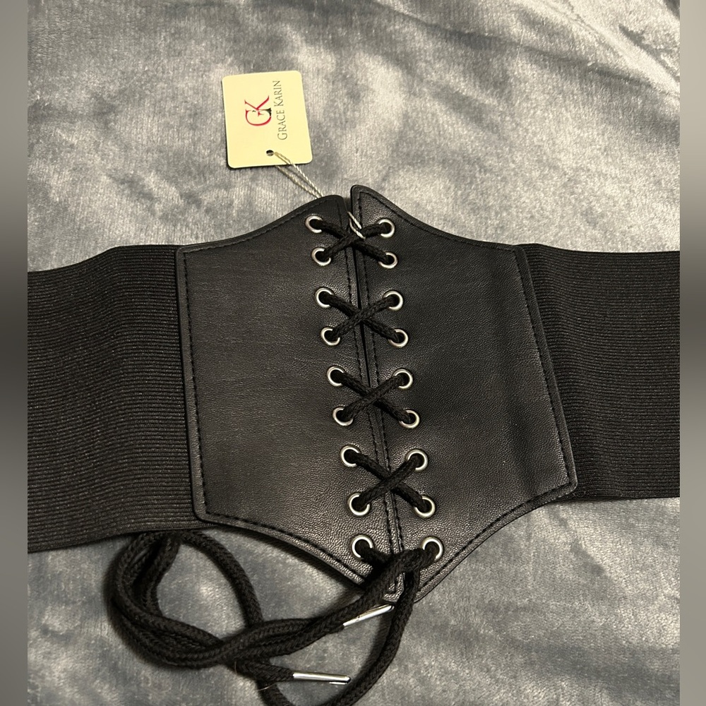 Red and Black Corset Belt Set - Picture 5 of 8